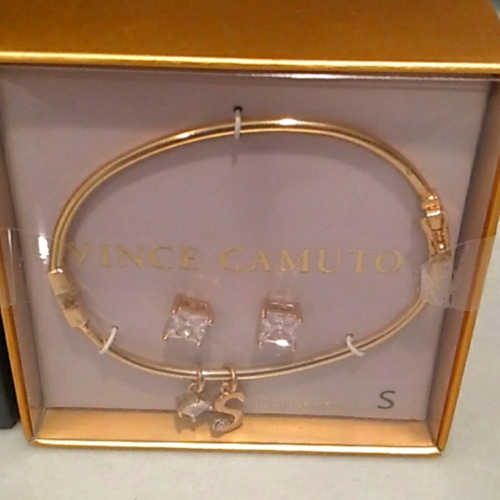 Vince Camuto Gold Bracelet and Earrings Jewelry Box Set New without tags